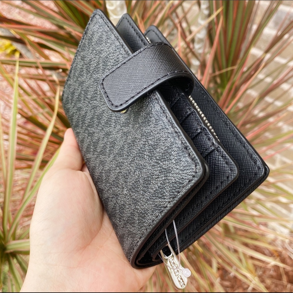 SALE‼️‼️ 👜👛-NWT Michael Kors Bifold Wallet - Picture 7 of 8